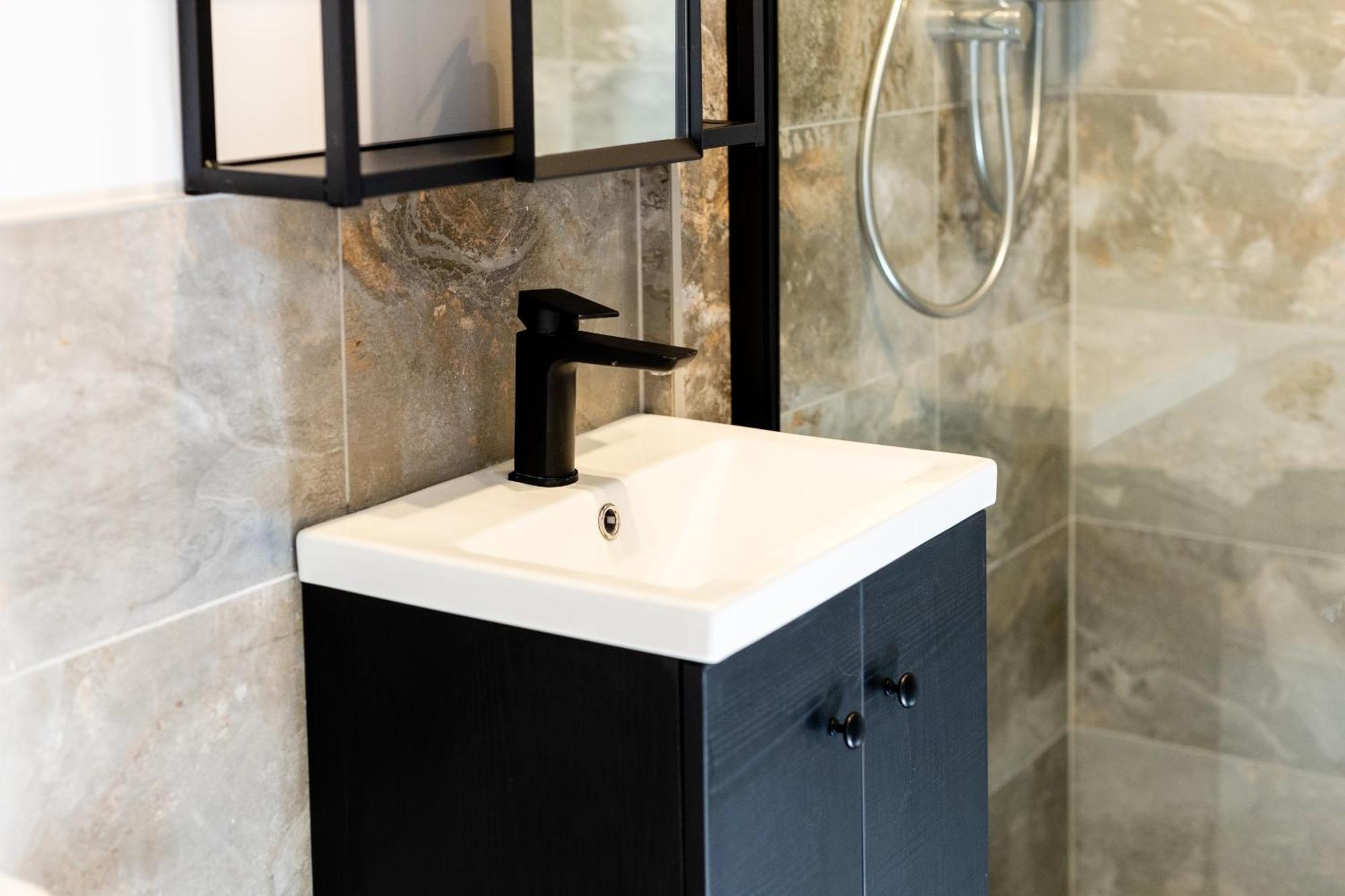 Midford Hideaway Apartment Bath Bagian luar foto